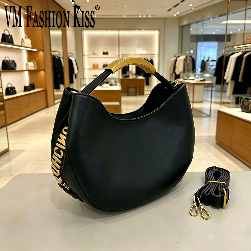 Luxury Bags To Sell - Halvemaanvormige dames handtas met gouden letter,
