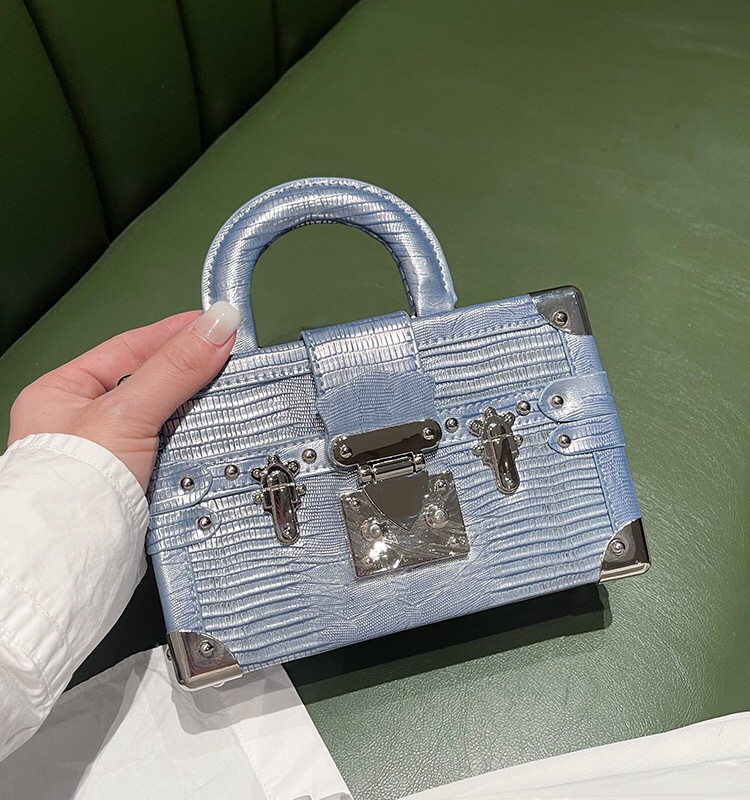 Luxury Bags Logo - Modellen tas met letterlogo voor dames,