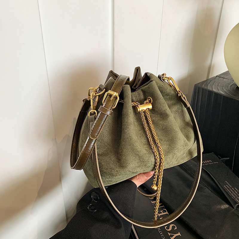 Zachte crossbodytassen voor wo - Bucket Bag Suede recensie en prijs
